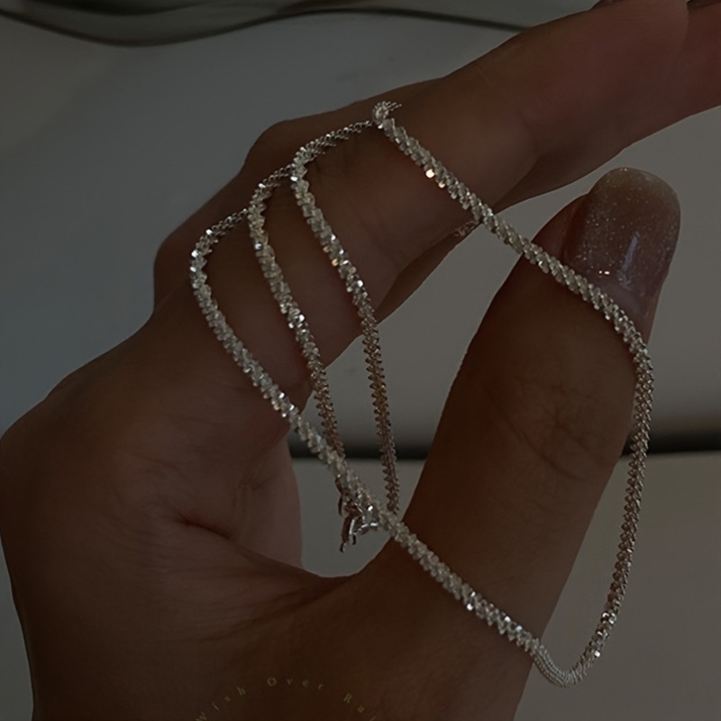 Women's Fashionable Collarbone Necklace with Easy Chain